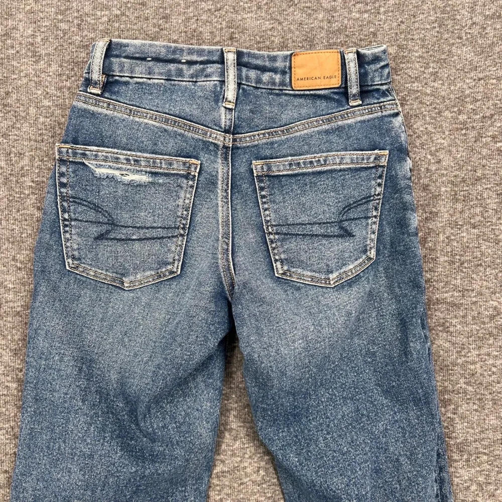 American Eagle High Waisted Straight Leg 00 Jeans Medium Wash Raw Hem Distressed - Picture 6 of 11